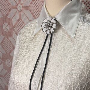 Floral Bolo Tie White Enamel Silver Tone Western boho style